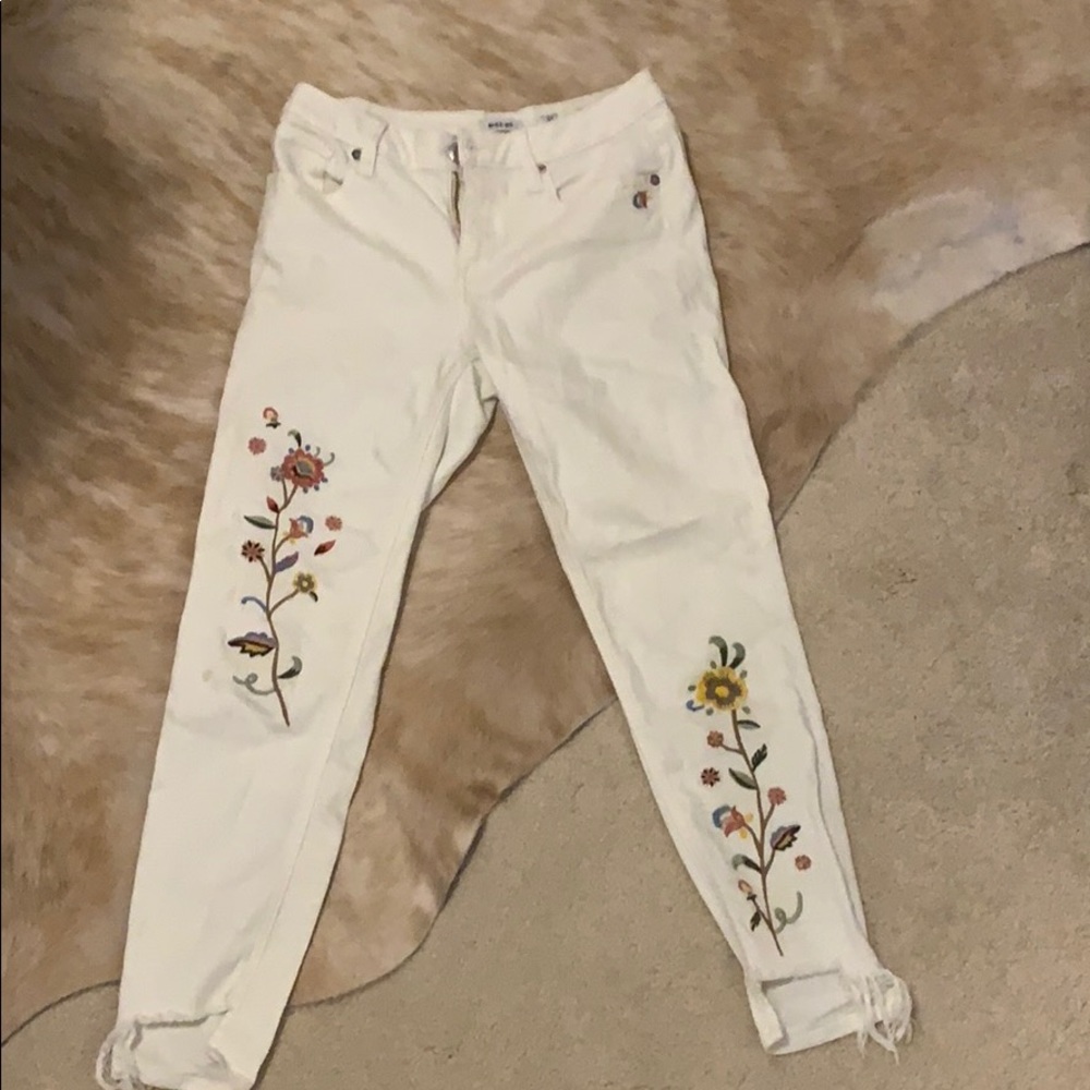 Embroidered cropped jeans